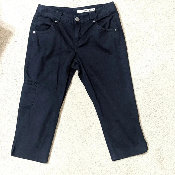 DKNY Jeans Capri Pants with knee pocket Color Black size 8 - Picture 1 of 10